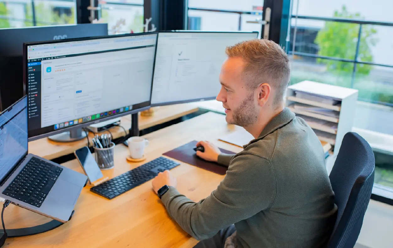 Professionele website laten maken of zelf bouwen? De voor- en nadelen op een rij